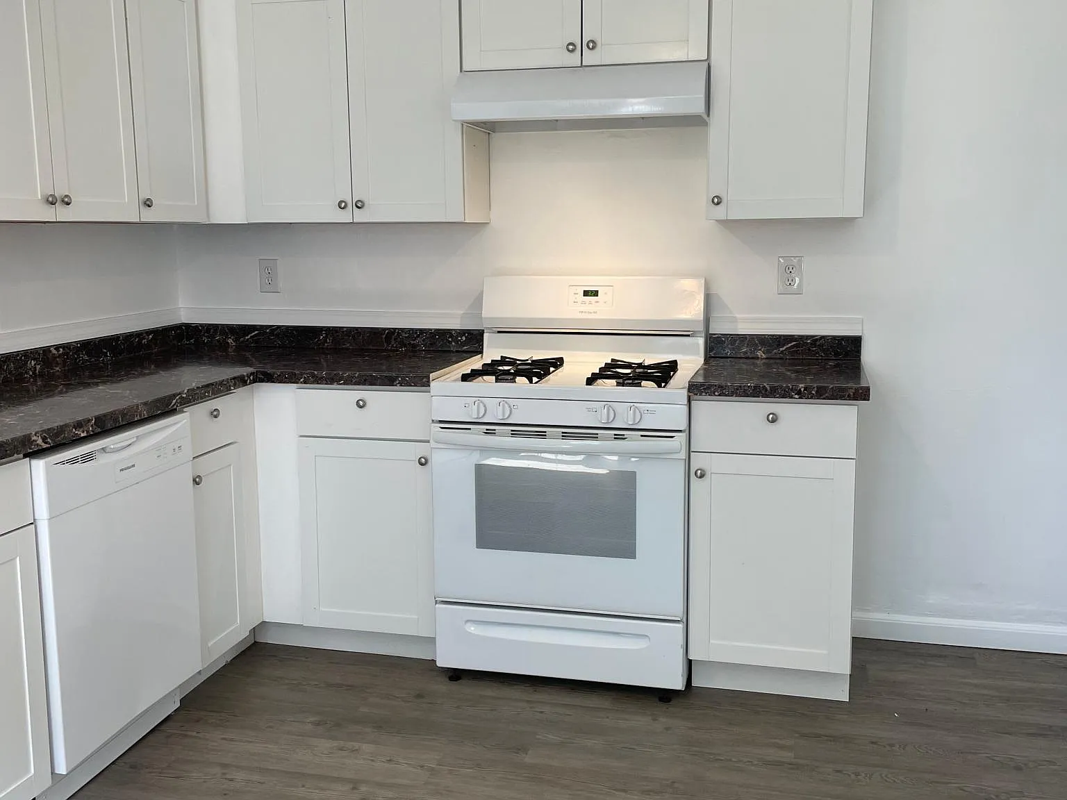 547 Farnsworth Ave — Photo 3
