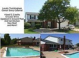 22522 Hallcroft Trl, Southfield, MI