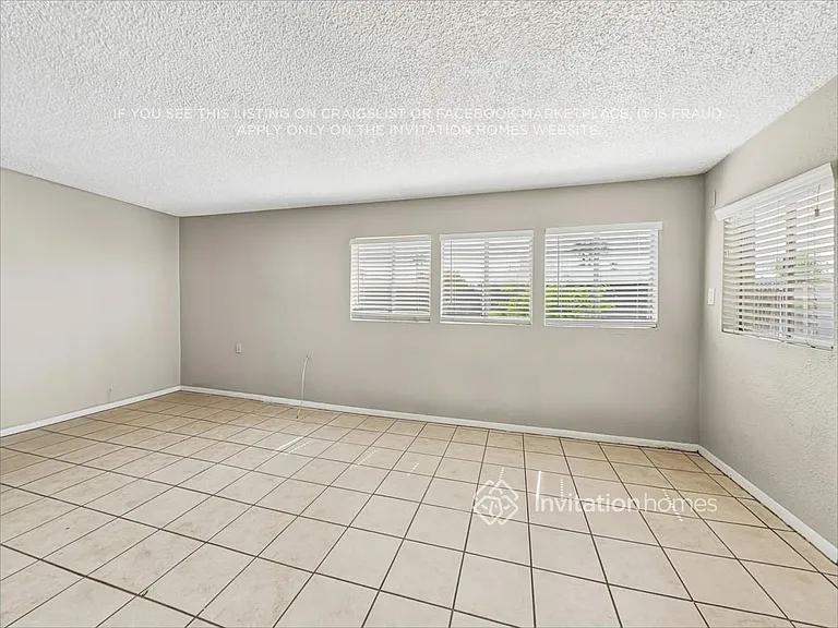 8831 N 37th Dr — Photo 6