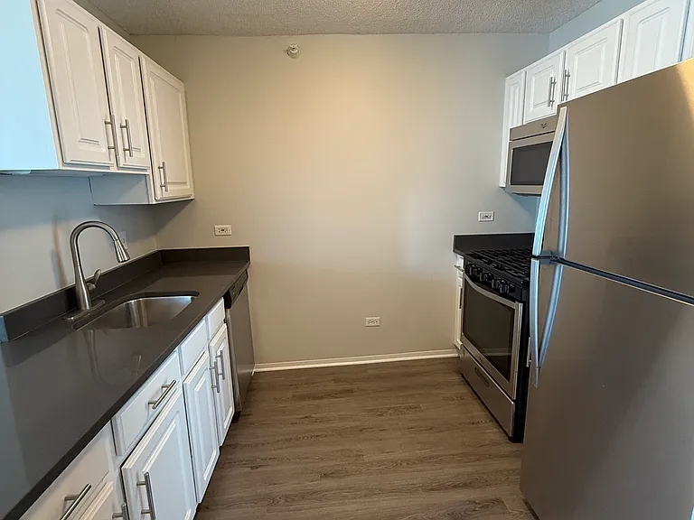 544 N State St — Photo 1