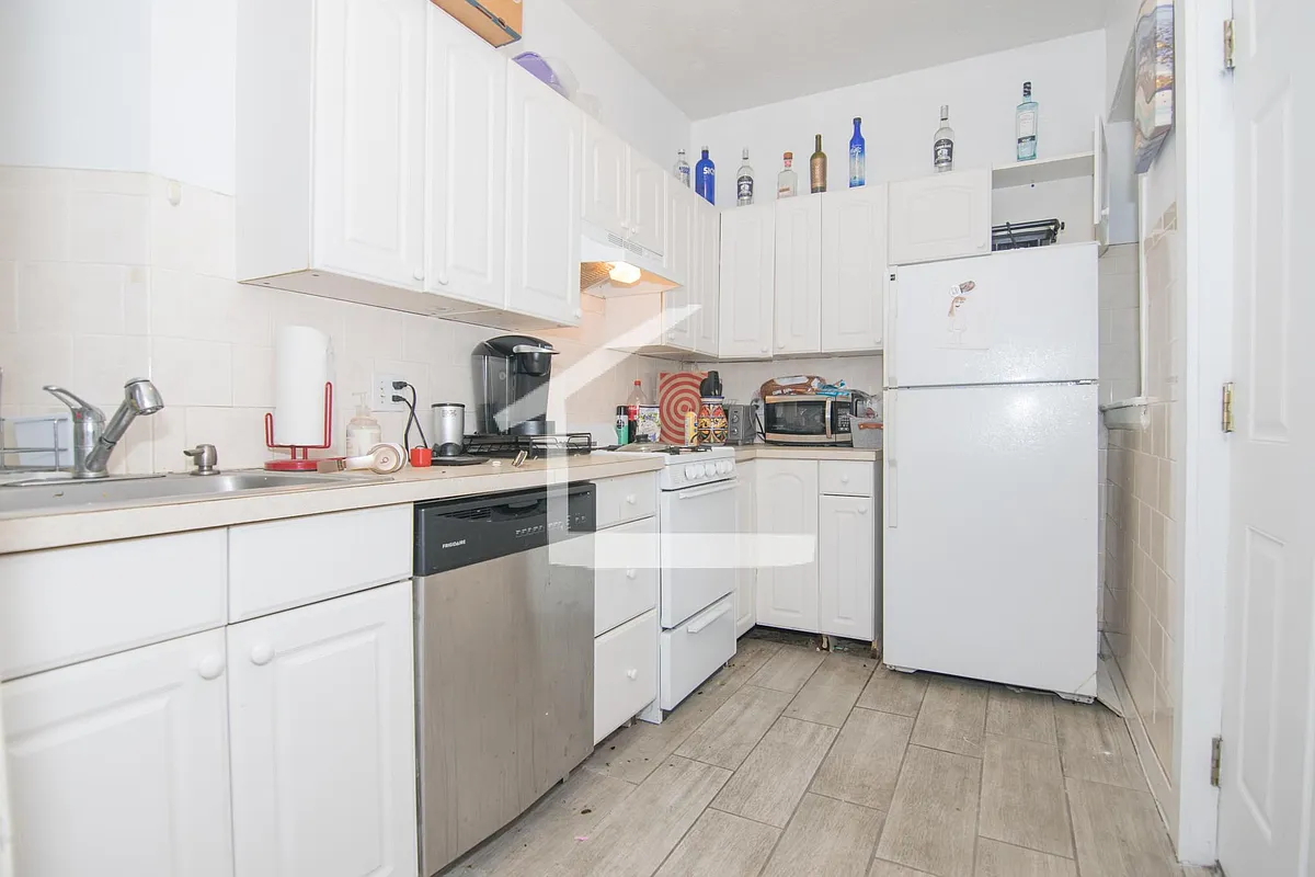 Photo 2 of 8 - 56 Egmont St #1 - Brookline, MA Building Photo - 56 Egmont St #1