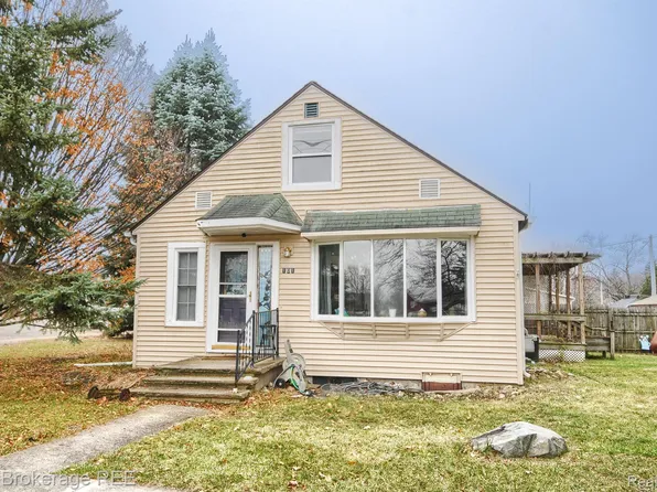 101 W Walker St, Gaines, MI 48436