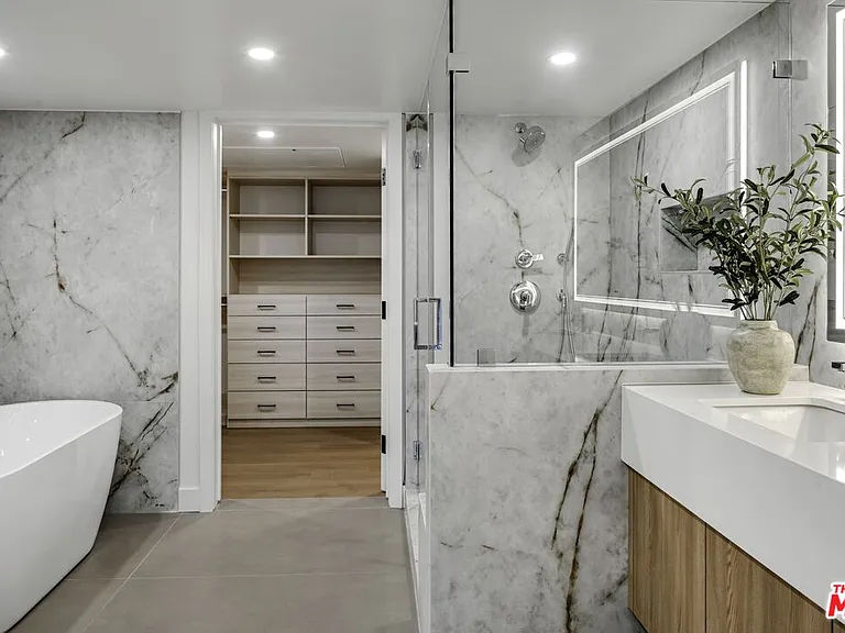 333 N Palm Dr #202 — Photo 9