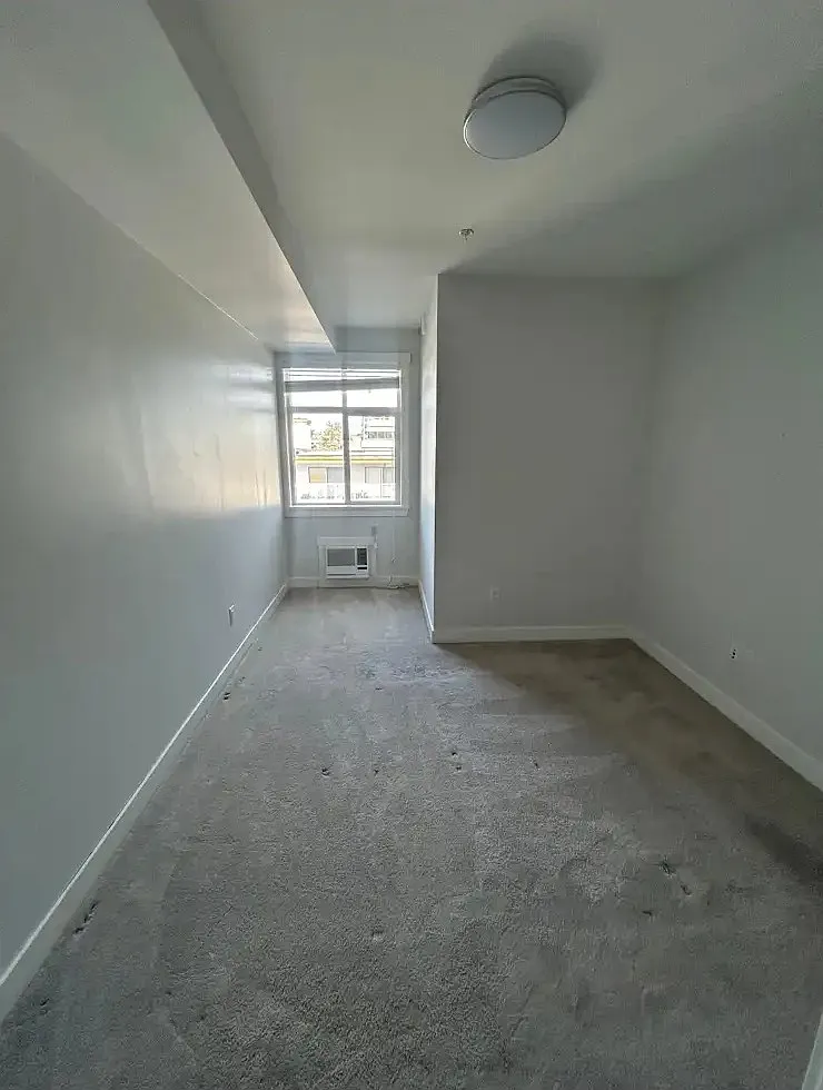 2 bed, 1000 sqft, $2,400 — Photo 2