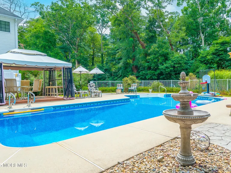 1577 Country Club Ln — Photo 23