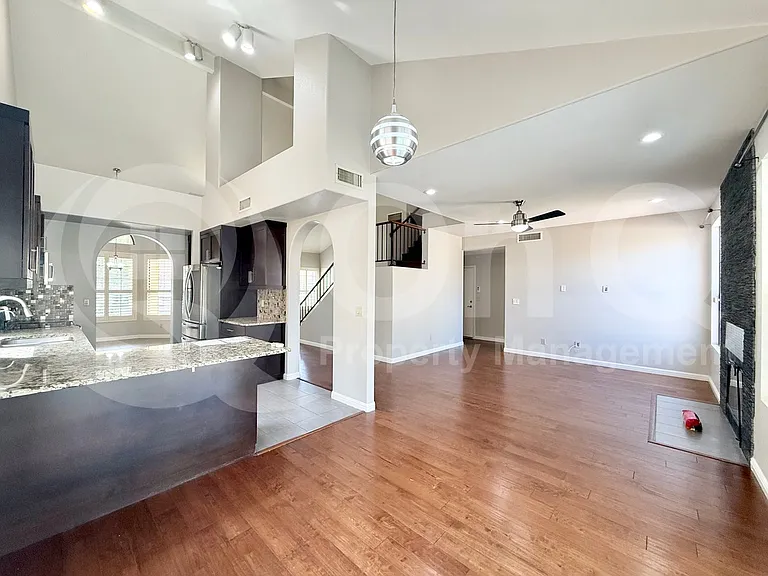 182 W Knox Rd — Photo 5