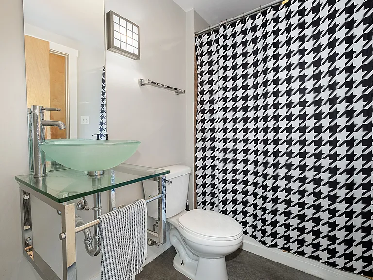 353 W 4th St #306 — Photo 9
