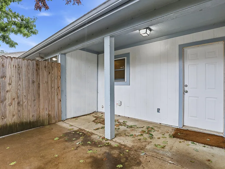 1502 Sharron Ct — Photo 61