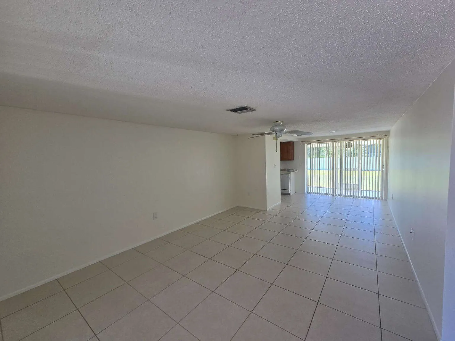 2 bed, 2.0 bath, 982 sqft, $1,600 — Photo 3