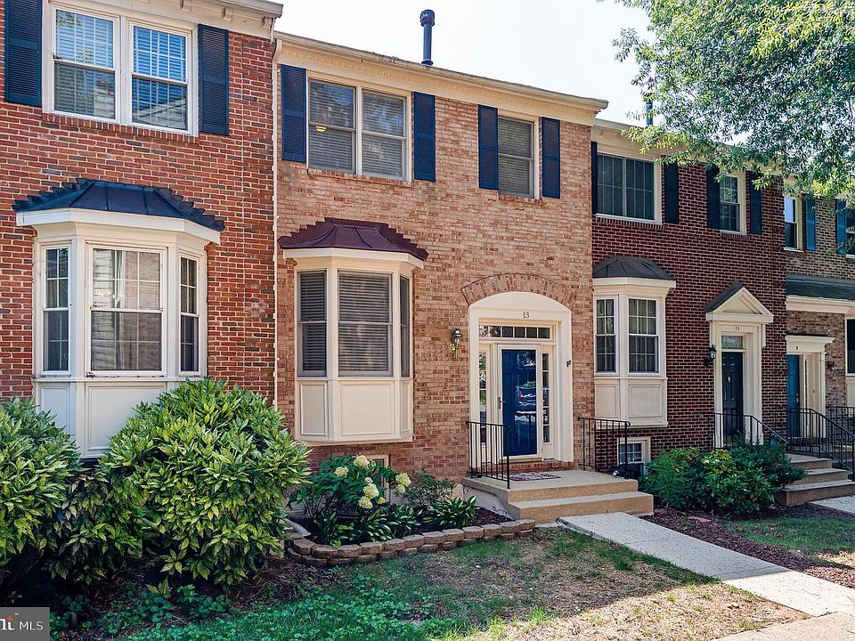 1st image of 13 Carriage House Alexandria Vl