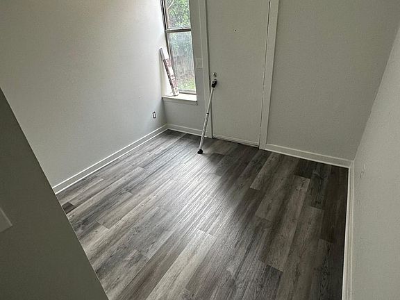 4th image of 817 Oak St