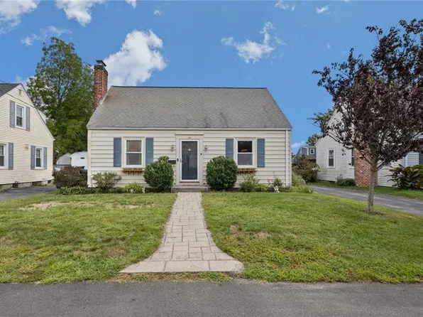 36 Becker Ave E, Riverside, RI 02915