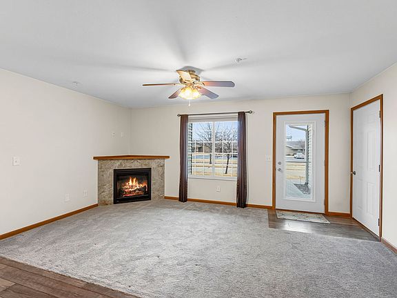 4th image of 300 E Franklin St #101