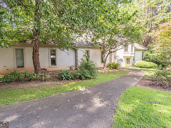 4th image of 1704 Heritage Way