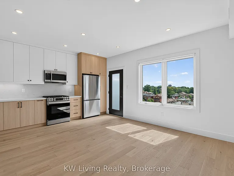 484 Westmount Ave — Photo 9