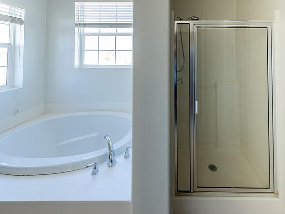 Tub/shower combination