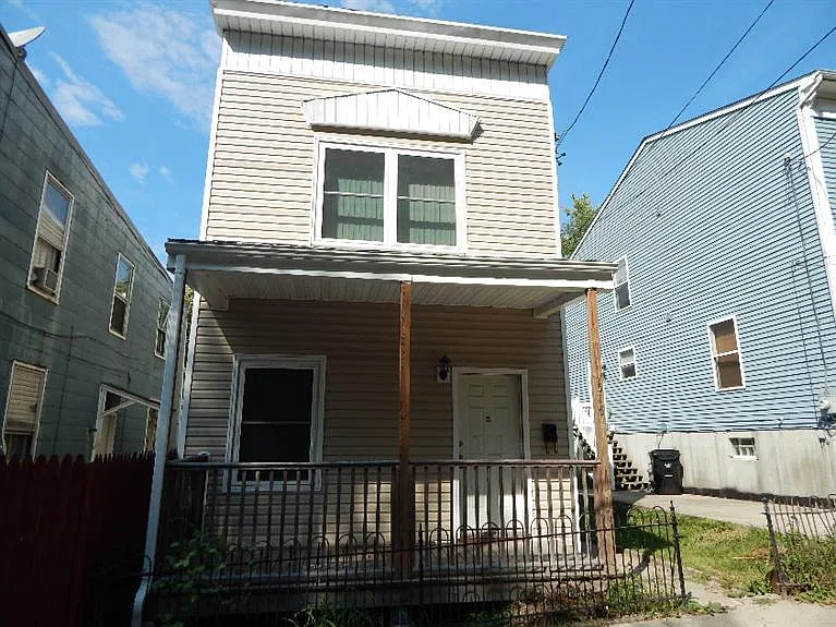3 bed, 1665 sqft, $1,995 — Photo 1