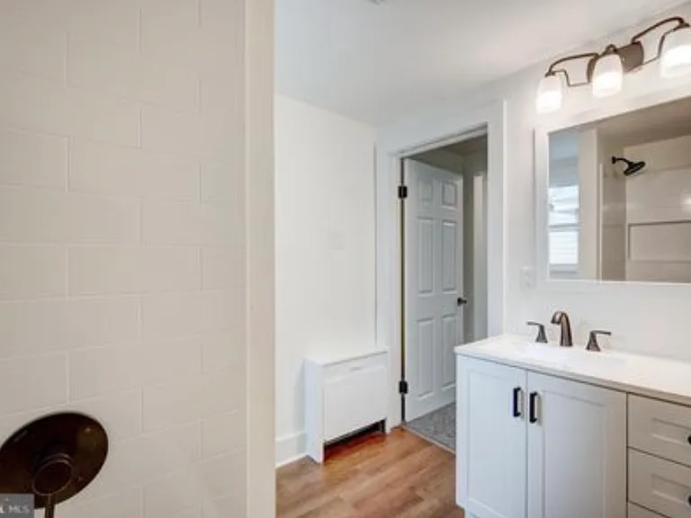 246 Park St — Photo 13