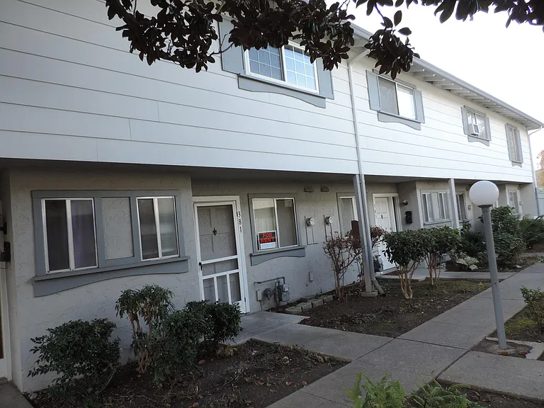 381 N Temple Dr — Photo 15