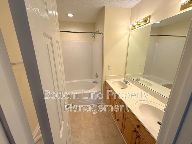 9419 Elizabeth Townes Ln — Photo 19