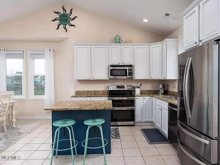 410 W Wilmington Ave — Photo 12