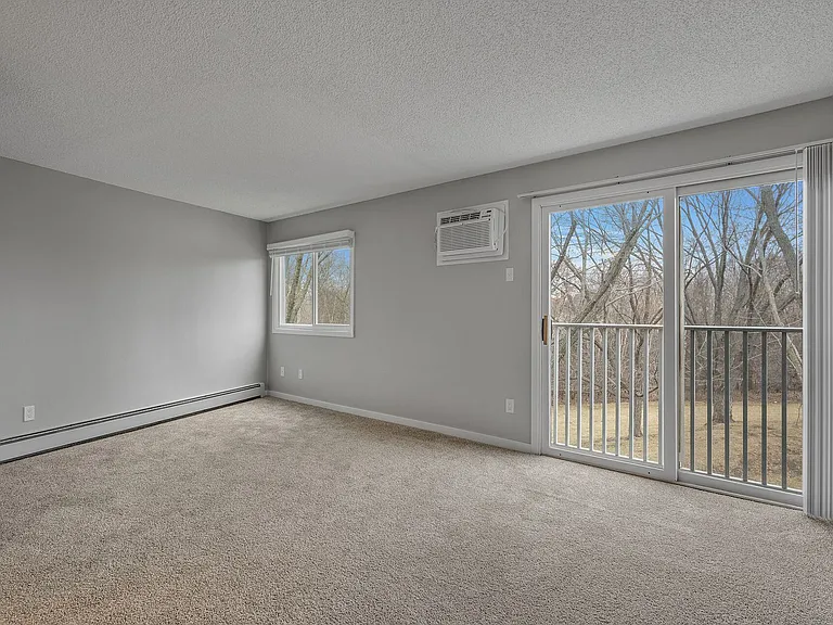 Hillcrest Place — Photo 43