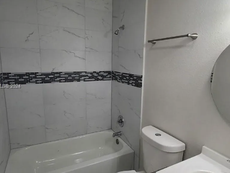 450 SW 2nd St #518 — Photo 5