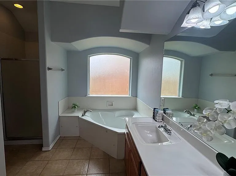 3405 Santa Monica — Photo 14