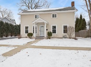 180 1st St, Crystal Lake, IL 60014