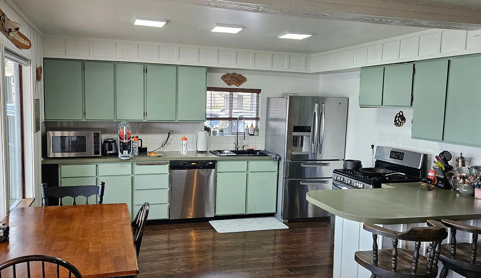3 Bed 2 Bath Newman Lake Home on the water with beach, dock and boat slip — Photo 2