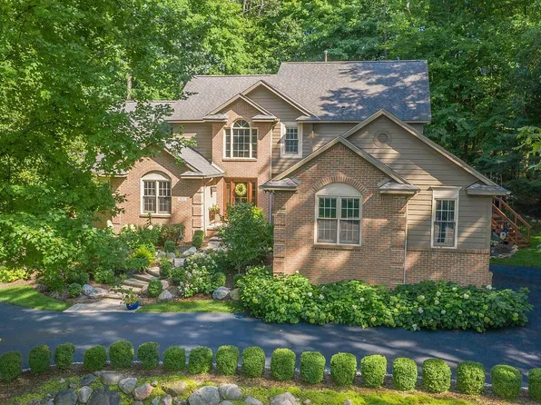 9131 Morning Mist Ct, Clarkston, MI 48348