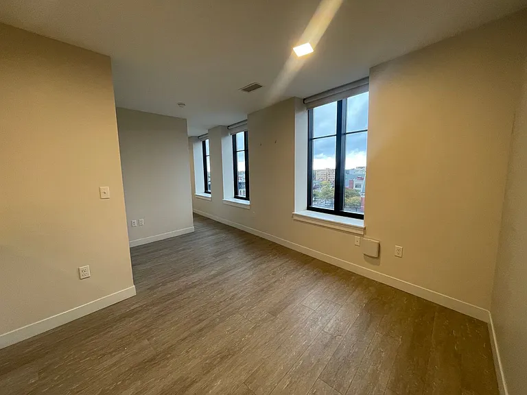 65 W Broad St — Photo 18