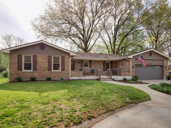 1719 Manor Hill Dr, Quincy, IL 62301