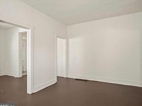 4th image of 221 W Howard St