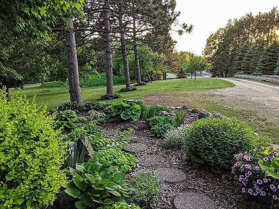 Park-like front yard