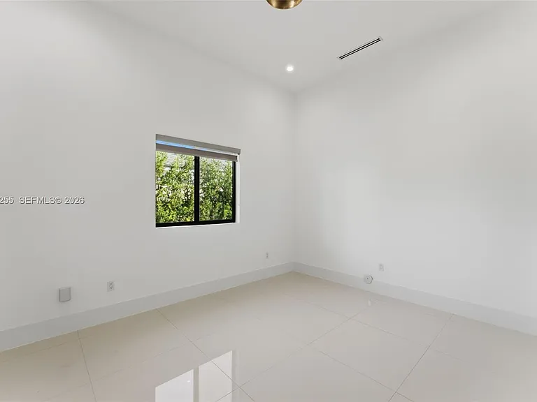 10005 SW 66th St — Photo 45