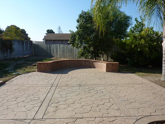 5th image of 595 Dianne Ct