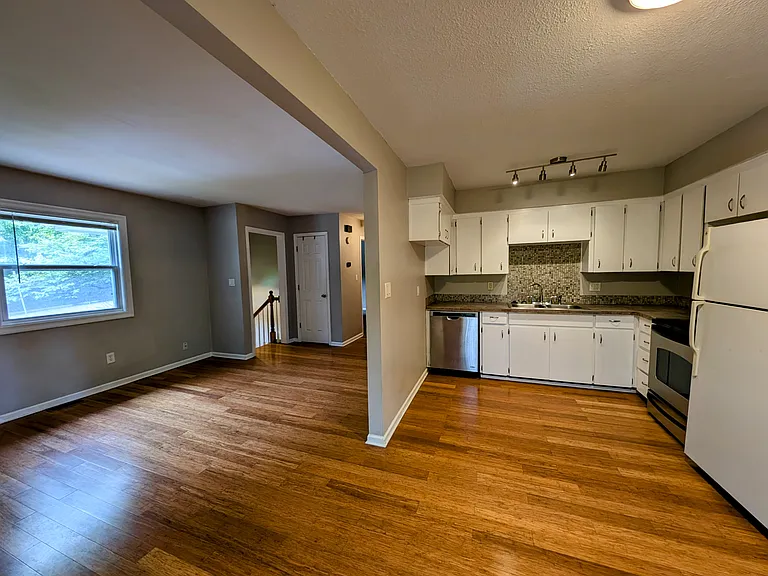 3518 State Line Rd — Photo 8