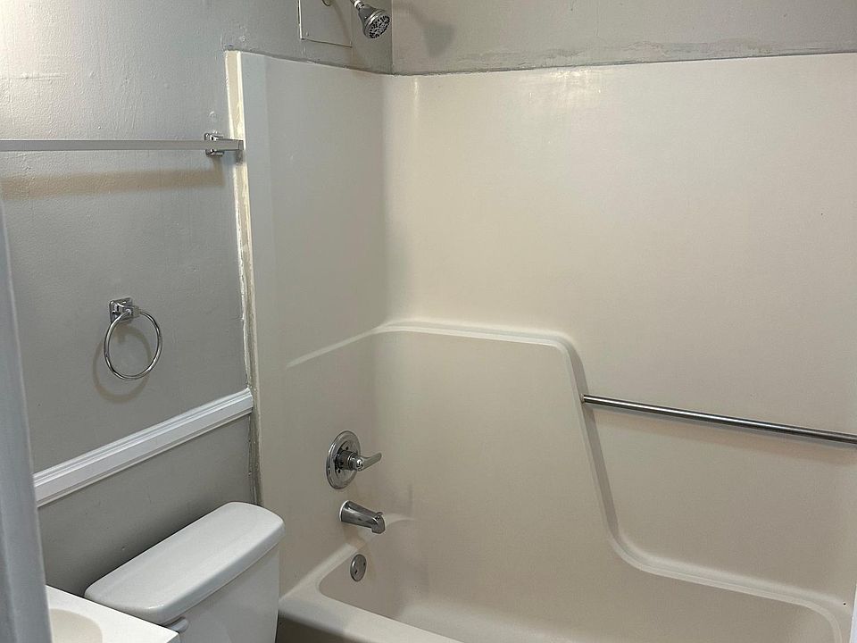 2nd image of 1724 Callaway Cir #1