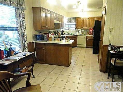 5th image of 2101 Winona Dr