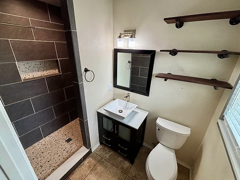 204 Brook St — Photo 15