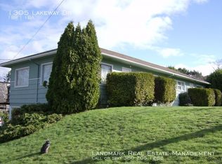 1305 Lakeway Dr, Bellingham, WA 98229