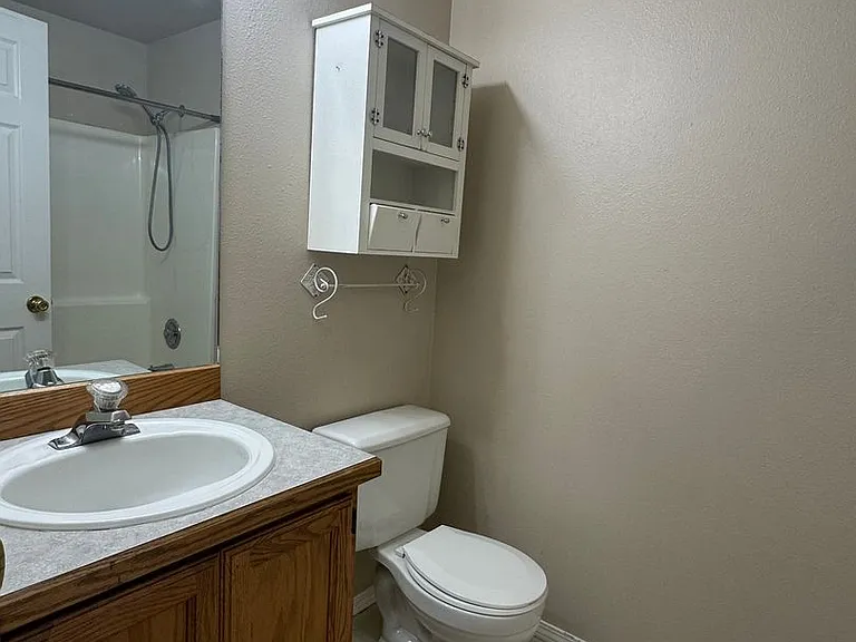 3025 SW Reindeer Ave — Photo 8