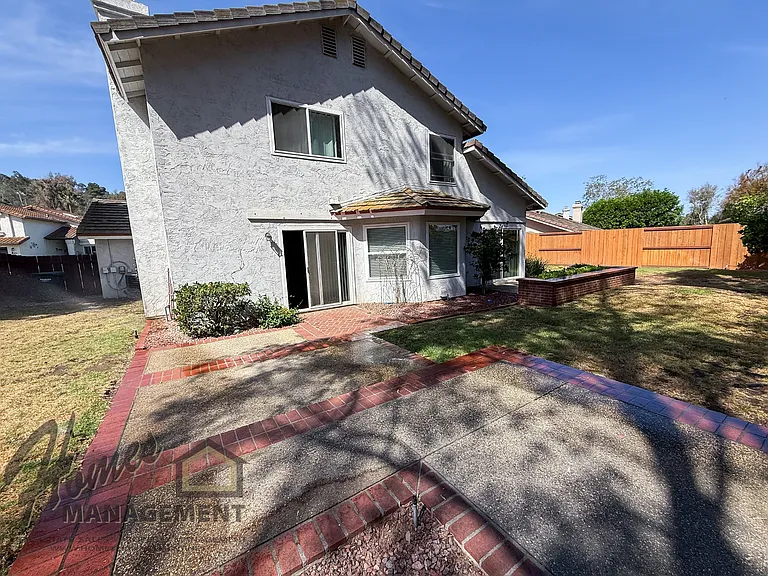 593 Silver Shadow Dr — Photo 25