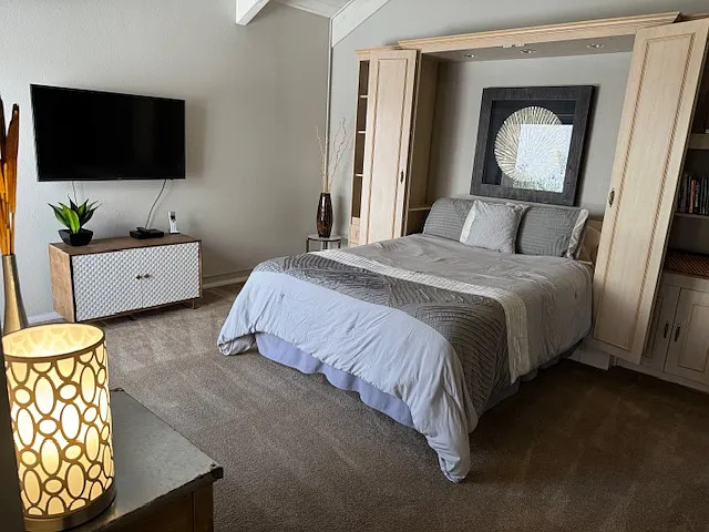 Guest bedroom with queen bed.