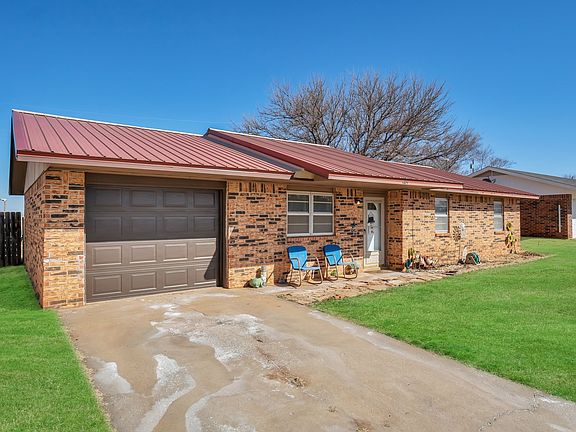 3rd image of 409 Hoover Cir