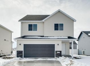 2517 36th Ave S, Moorhead, MN 56560