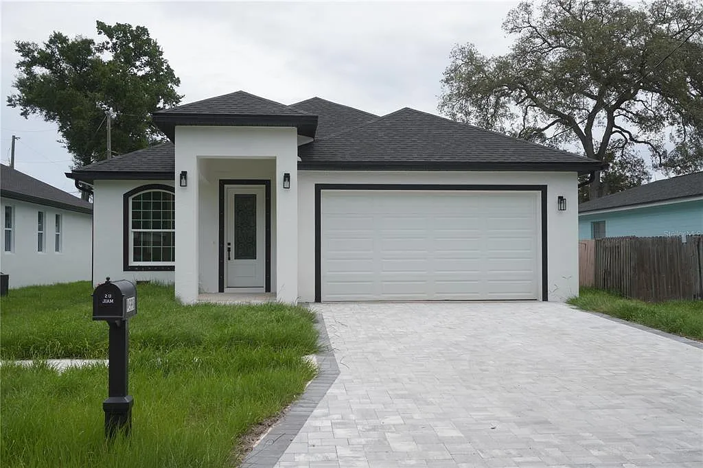 4 bed, 2.5 bath, 2030 sqft, $3,400 — Photo 1