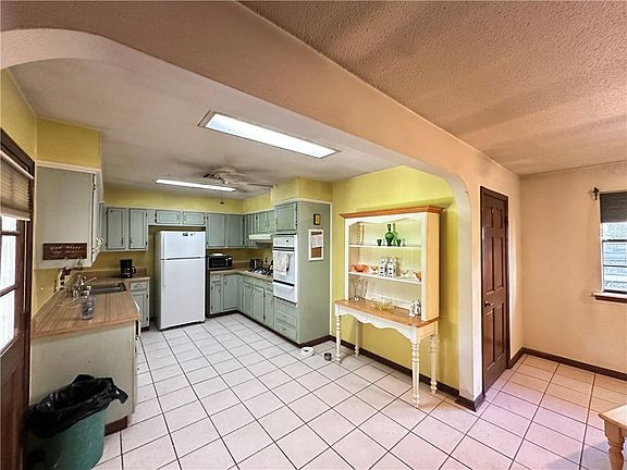 5th image of 468 Westmeade Dr