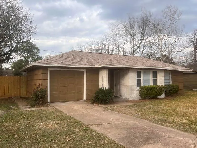 3 bed, 2.0 bath, 1014 sqft, $2,000 — Photo 2